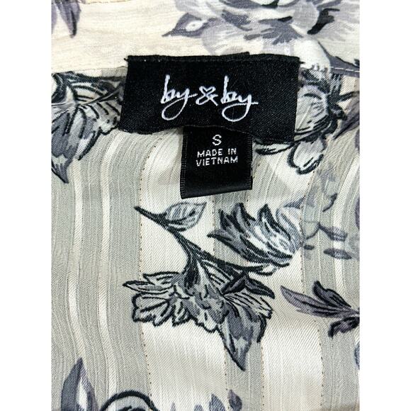 By & By Women’s Floral Sheer Blouse NWT Cream Gray Button Front Lined Top Sz S - Picture 8 of 12
